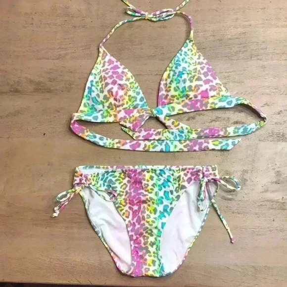 Victoria’s Secret bikini - Picture 1 of 6